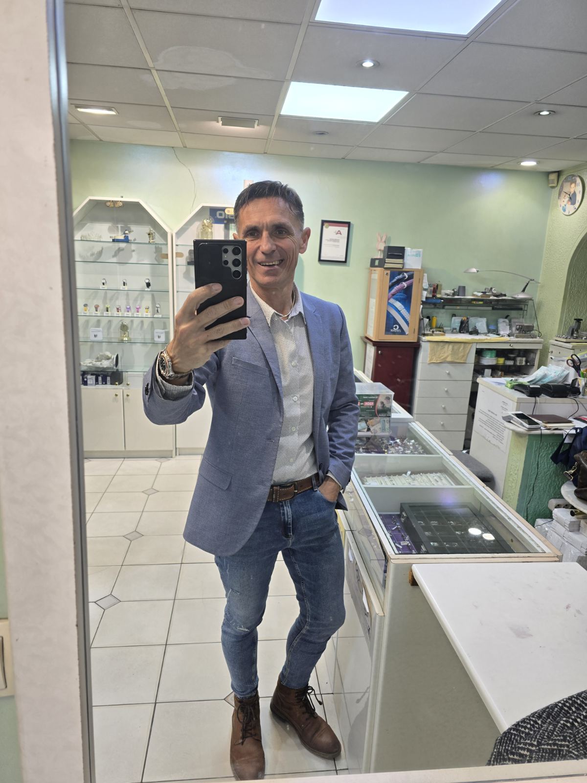 Изложени комади у витрини